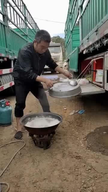 修大货车网红做饭,烹饪界新秀横空出世